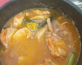 Foto del paso 3 de la receta: Chuleta con hueso en salsa roja