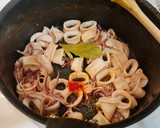 Foto del paso 5 de la receta: Potaje de garbanzos con chipirones y gambas