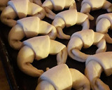 Foto del paso 2 de la receta: Medialunas de grasa 🥐