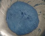 Foto langkah ke 2 dari resep Blue Spirulina Angkak Sourdough Bread.