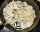 Foto del paso 2 de la receta: Trucha en salsa de cebolla caramelizada a la mostaza