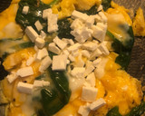 Foto del paso 3 de la receta: Desayuno de huevos con espinaca