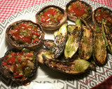 Foto del paso 17 de la receta: Champiñones rellenos de sofrito, y calabacines con aceite de ajos y pereji