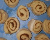 A picture of step 3 of Fried cinnamon roll.