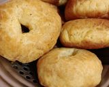 Foto langkah ke 6 dari resep Donat Tape Singkong Merah Putih.