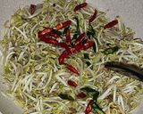 Foto langkah ke 3 dari resep Tumis Tauge Ikan Asin.