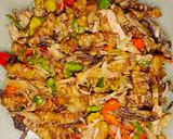 Foto langkah ke 7 dari resep Tumis tempe tongkol suwir pedas.