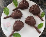 Gulkand flavour chocolates recipe step 4 photo