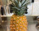 Une image de l'étape 1 de Salade de fruits rouges, ananas et raisin.