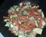 Foto del paso 5 de la receta: Wok de verduras y pollo