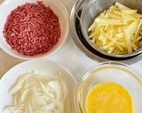 A picture of step 1 of Oven baked omelette with minced meat and potatoes.