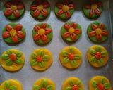 Foto langkah ke 7 dari resep Flower Cookies.