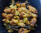 Foto del paso 7 de la receta: Alitas de pollo con patatas fritas (Airfryer)