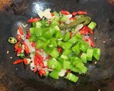 Foto langkah ke 3 dari resep Oseng Cumi Asin Pedas.