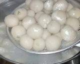 Foto langkah ke 2 dari resep Cilok bumbu kacang simple, cilok nya empuk walaupun sudah dingin.