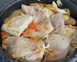 Foto del paso 4 de la receta: Raya con verduras al horno