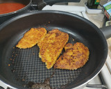 Foto del paso 8 de la receta: Pechuga empanizada bañada en salsa de tomate