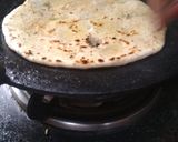 A picture of step 3 of Gobhi Parantha.
