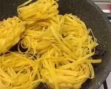 Foto del passaggio 3 della ricetta Tagliatelle radicchio crema gorgonzola e noci