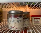 Foto langkah ke 3 dari resep Overnight Oats Chia Seeds & Fresh Berries.