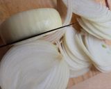 Foto del paso 2 de la receta: Frico friuliano 🥔 La tortilla italiana de papa sin huevo 🥔 Papa, cebolla, queso, AOVE y pimienta 🇮🇹