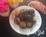 A picture of step 4 of Black Sesame Laddoos.