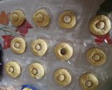 Foto langkah ke 5 dari resep Donat Mangga.