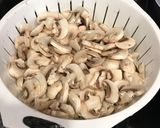 A picture of step 1 of Auntie’s Sautéed Mushrooms.