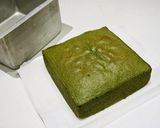 A picture of step 12 of X'mas Matcha Strawberry Cake.