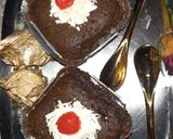 A picture of step 6 of White chocolate molten lawa.