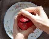 عکس مرحله 4 از دستور برش راحت انار