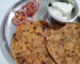 A picture of step 7 of Aloo paratha.