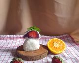 Foto langkah ke 5 dari resep Ichigo Daifuku Mochi with ube.