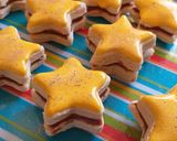 Foto del paso 6 de la receta: Alfajores de maizena navideñas con glasé 🌟