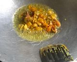 Gambar langkah 2 resipi Ayam goreng kunyit.