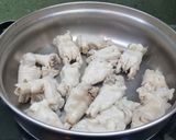 Foto del paso 3 de la receta: Patitas de cordero con tomate