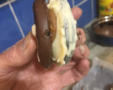 Foto del paso 8 de la receta: Alfajores oreo caseros bañados en chocolate