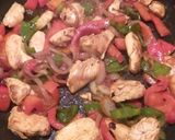 Foto del paso 3 de la receta: Fajitas mexicanas de pollo con guacamole y doritos 😋