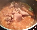 Foto del paso 3 de la receta: Manitas de cerdo en salsa