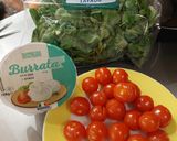 Foto del paso 1 de la receta: Ensalada de canónigos, rúcula y queso de burrata