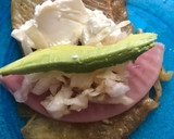 Foto del paso 3 de la receta: Rollitos de pechugas de pollo rellenas de jamón y queso crema