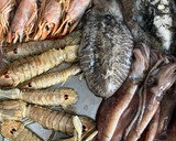 Foto del paso 1 de la receta: Fideuà de mariscos, con sepia sucia, galeras y gambones