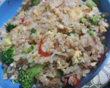 Foto langkah ke 6 dari resep Nasi tiwul goreng udang sayuran.
