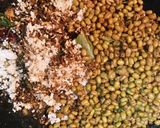 A picture of step 4 of Vaazhakoombu cherupayar thoran (banana blossom with lentil).