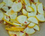 Foto del paso 1 de la receta: Tarta de Zucchini Amarillo y Verde con Lomito Canadiense