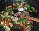 Foto langkah ke 3 dari resep Ceplok Masak Terasi Cabai Hijau.