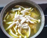 รูปขั้นตอนการทำที่ 3 ของ ไก่ต้มขมิ้น สูตรแซ่บ