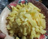 Foto langkah ke 1 dari resep Tumis Kentang Ayam (isian arem arem).
