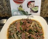 A picture of step 6 of Stir-Fried Bean Sprouts and Garlic Chives with Pork Liver & Chicken Liver Congee.