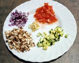 Foto del paso 1 de la receta Arroz con pavo al ajillo
